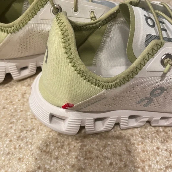 On Running shoes, EXCELLENT condition, wore 2 X, cleaning out closet, 6 1/2 W - Picture 5 of 9